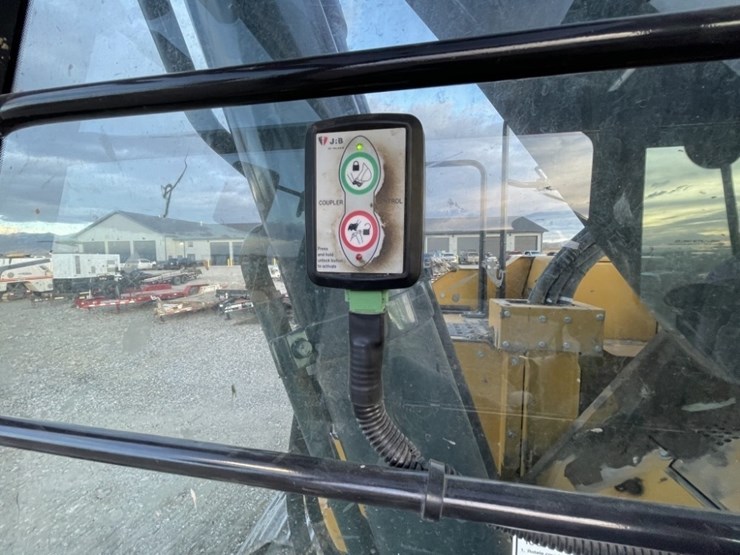 deere-345g-lc-image-49