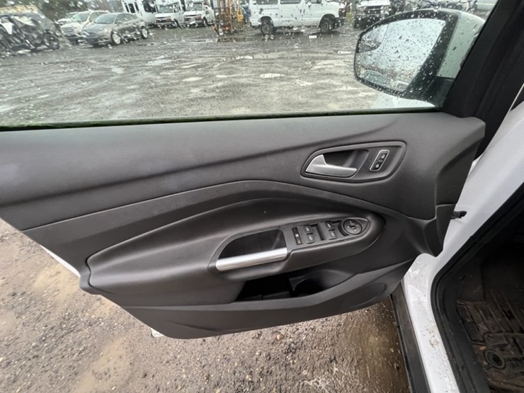 2013-ford-escape-image-24