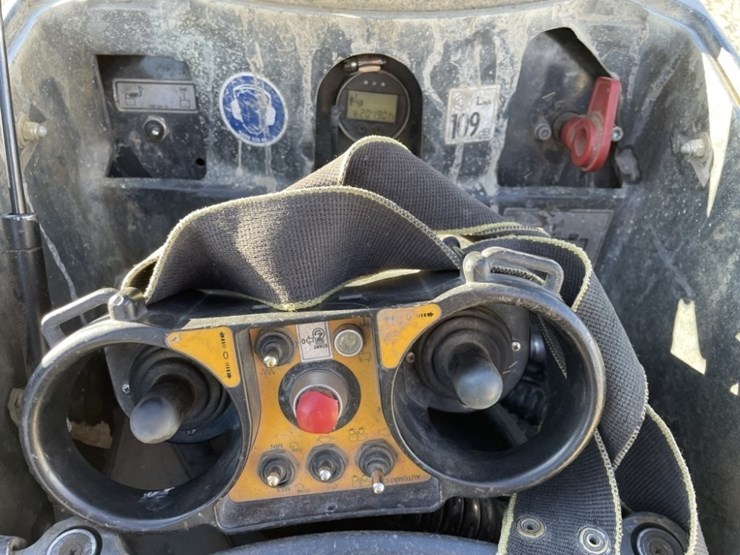 2018-bomag-bmp8500-image-14