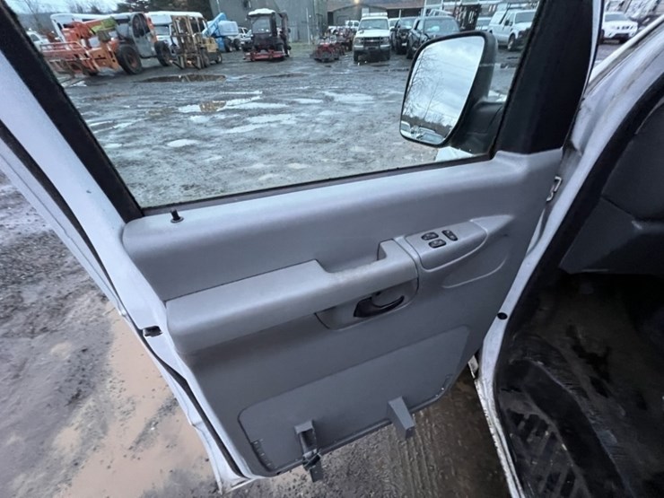 2008-ford-e350-image-30