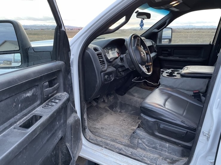 2022-dodge-3500-image-17