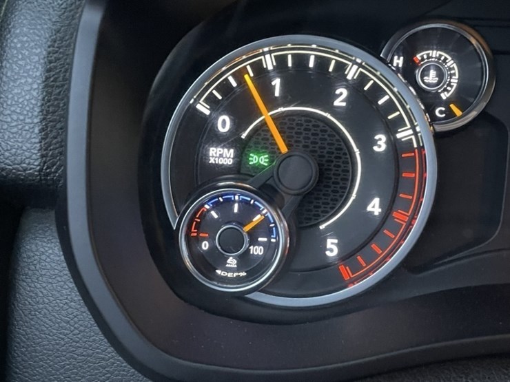 2022-dodge-3500-image-25