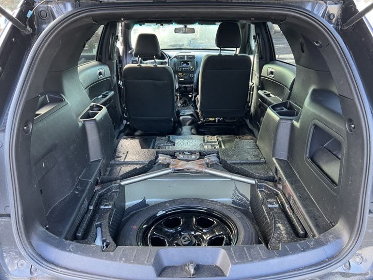 2016-ford-explorer-image-19