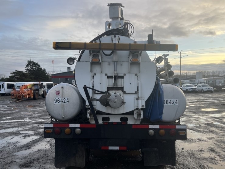 2009-gmc-w5500-image-5