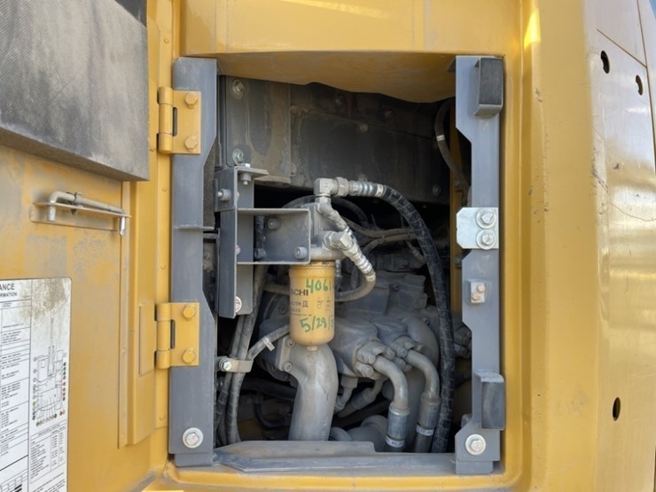 deere-245g-lc-image-33