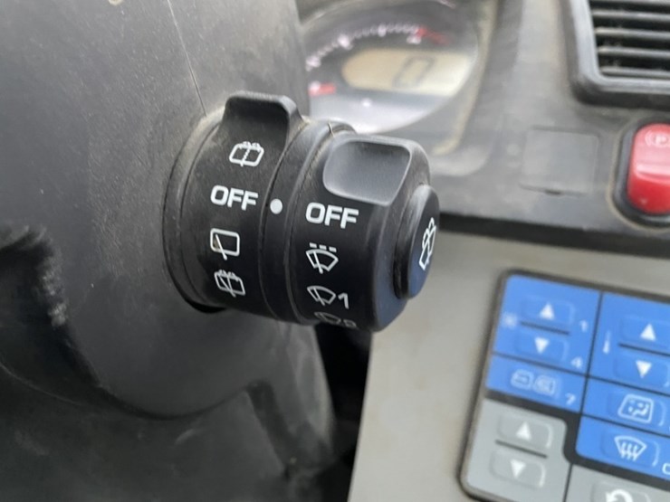 komatsu-wa320-8-image-38