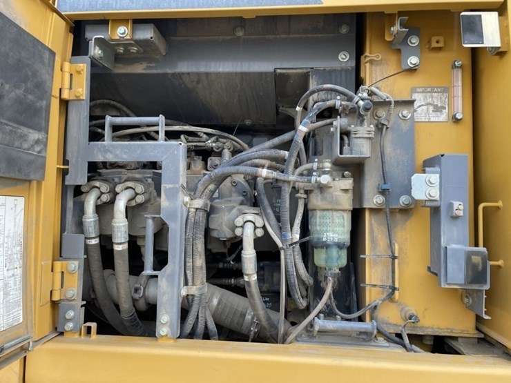 deere-345g-lc-image-33