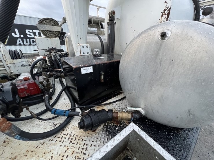 2009-gmc-w5500-image-19