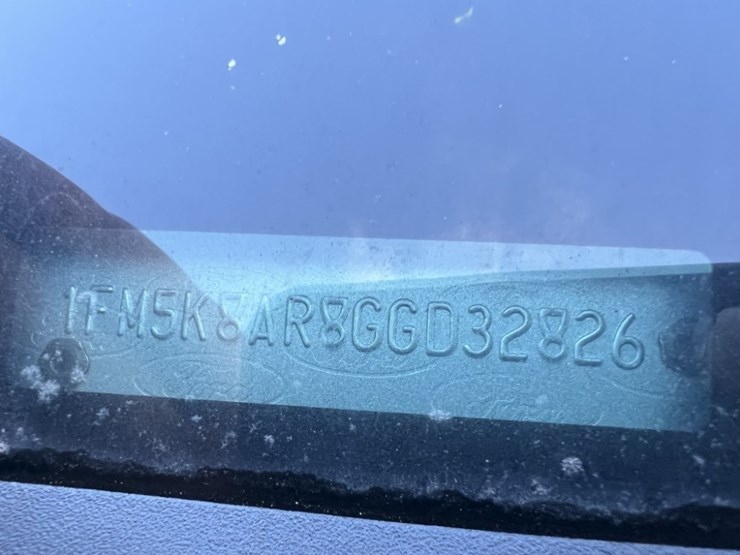 2016-ford-explorer-image-28