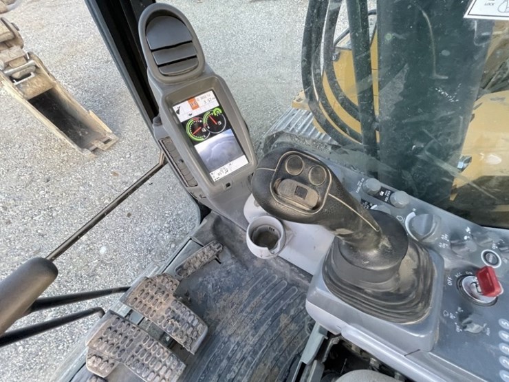 deere-345g-lc-image-43