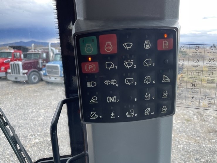 2022-deere-750l-image-36