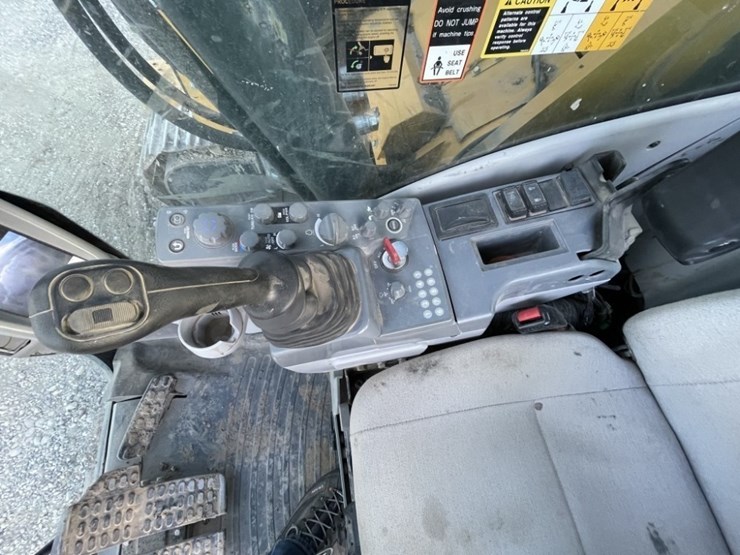 deere-345g-lc-image-40