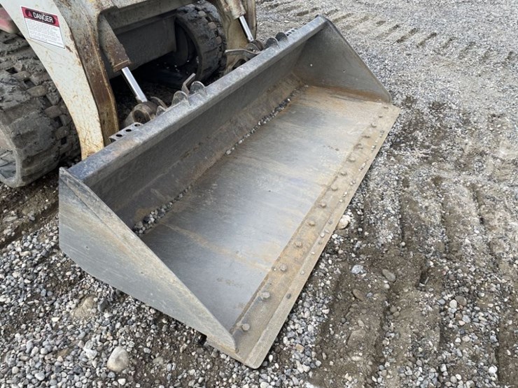 takeuchi-tl240-image-10