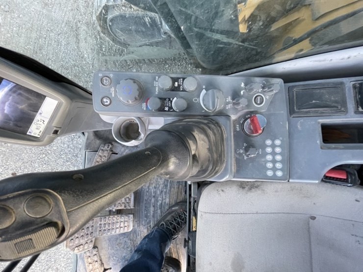 deere-345g-lc-image-42