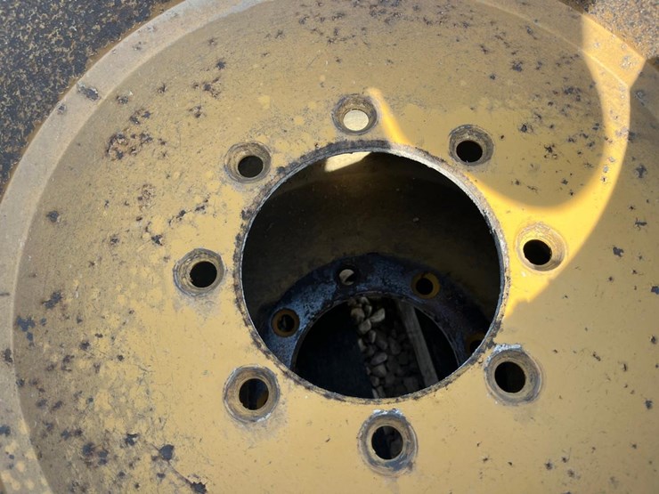 10-16.5-solid-skid-steer-tires-image-6