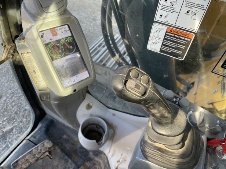 deere-245g-lc-image-40