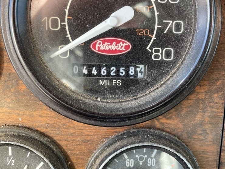 1998-peterbilt-379-image-62