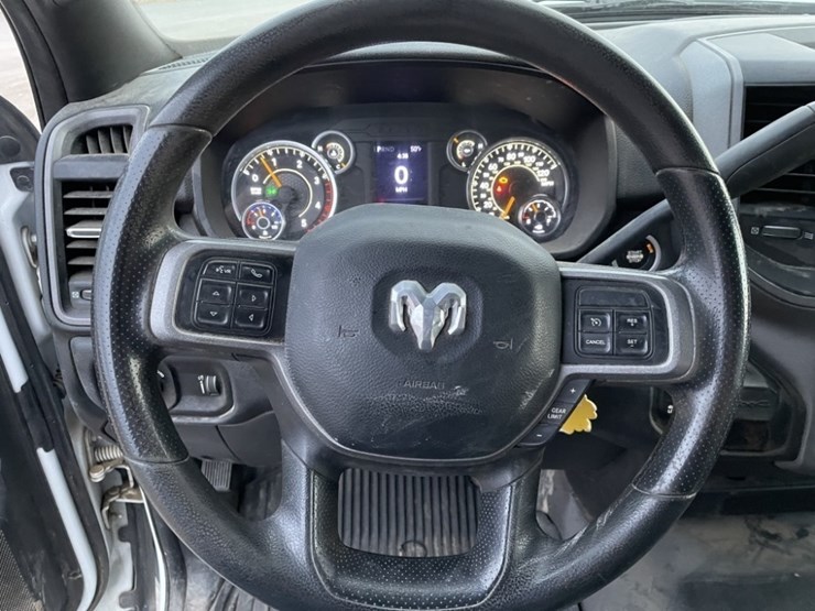 2022-dodge-3500-image-23