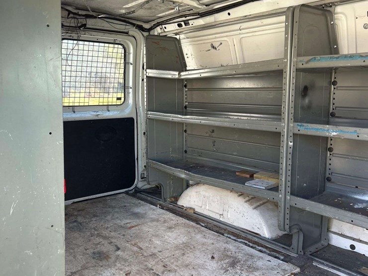 2012-ford-cargo-image-23