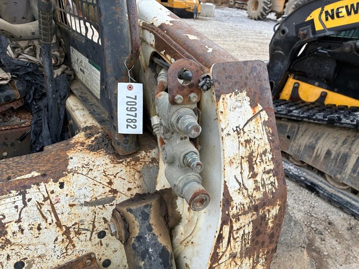 bobcat-s220-image-9