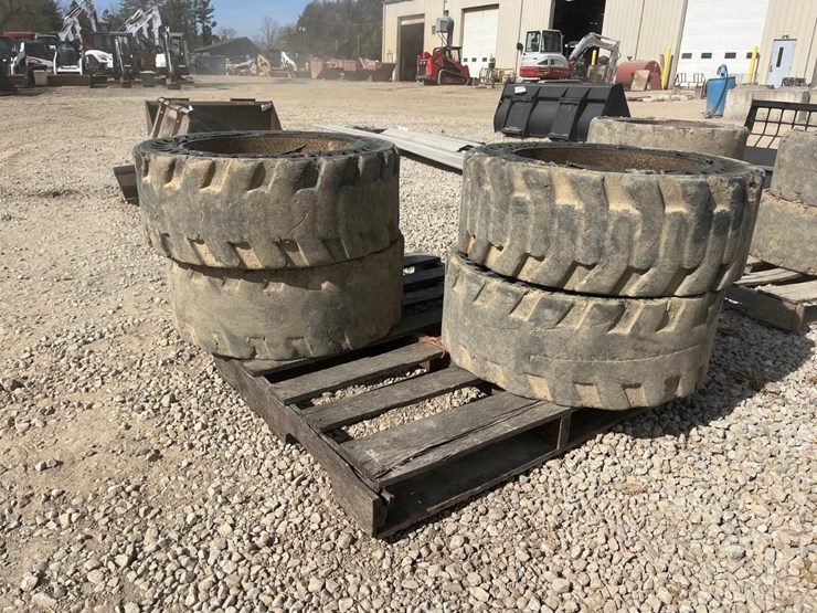 10-16.5-solid-skid-steer-tires-image-3