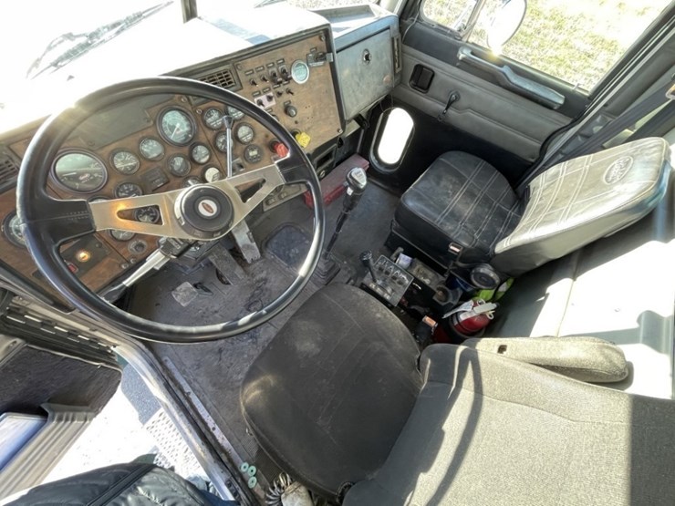 1998-peterbilt-379-image-42