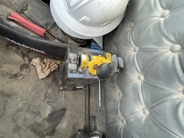 2014-western-star-4700sb-image-38