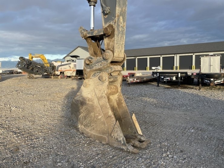 deere-345g-lc-image-12