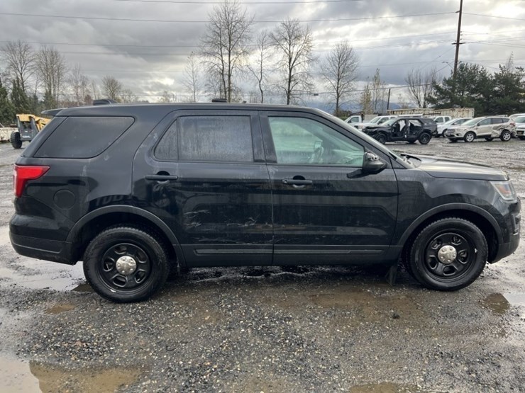 2018-ford-explorer-image-3