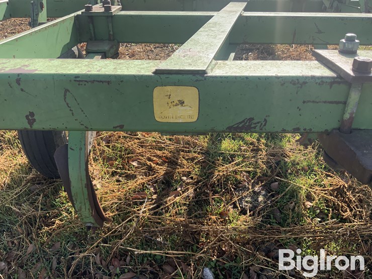 john-deere-100-image-10