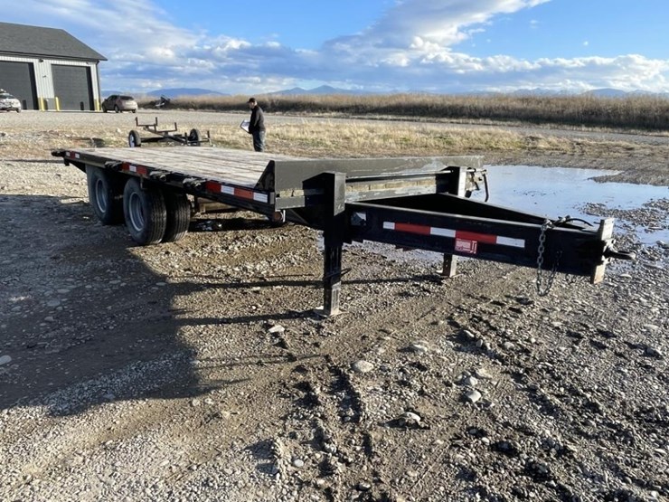 titan-trailer-image-5