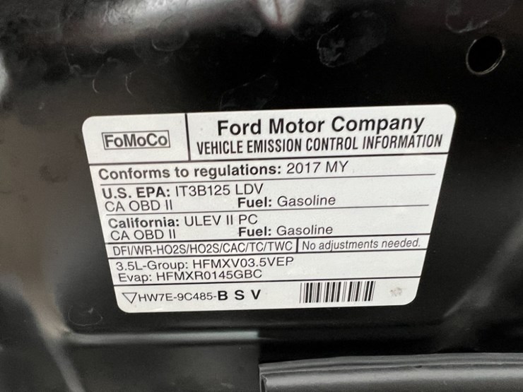 2017-ford-explorer-image-32