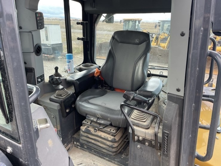 2022-deere-750l-image-34