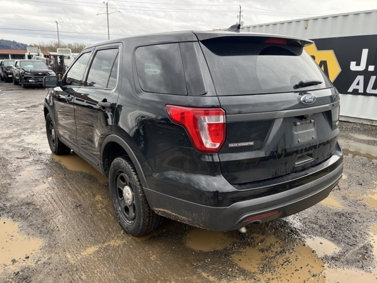 2017-ford-explorer-image-6