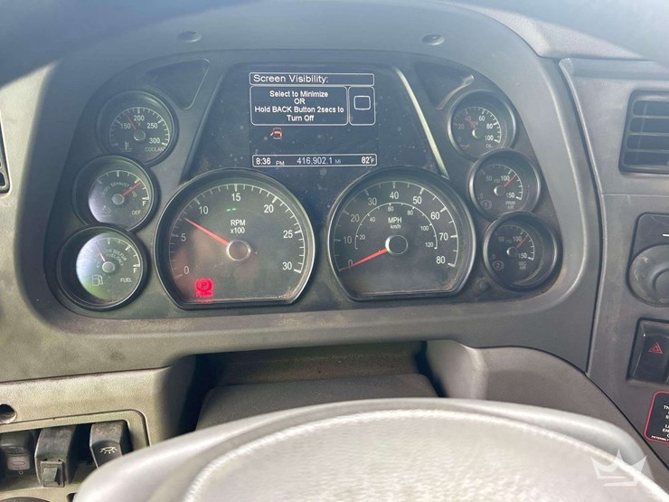 2015-peterbilt-579-image-11
