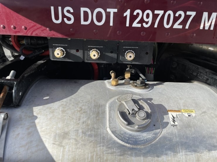 2020-peterbilt-389-image-25