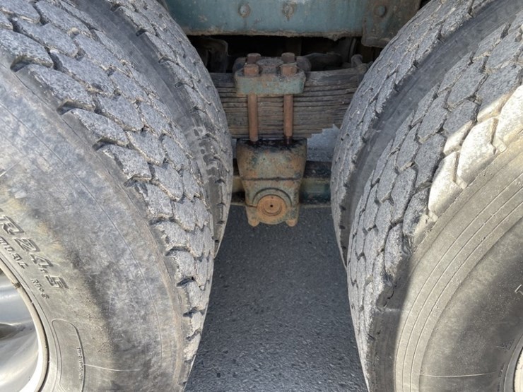 1998-peterbilt-379-image-22