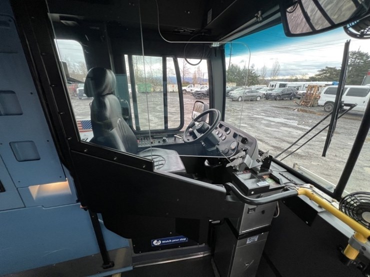 2008-new-flyer-40'-transit-bus-image-19