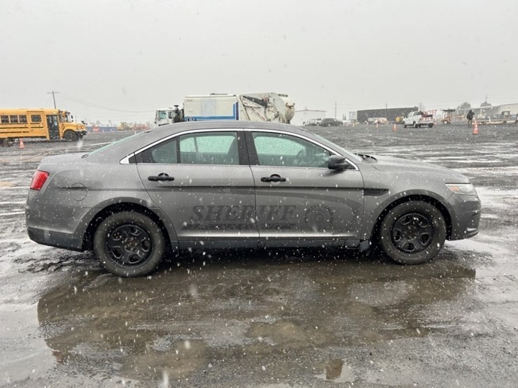 2014-ford-taurus-sedan-image-6