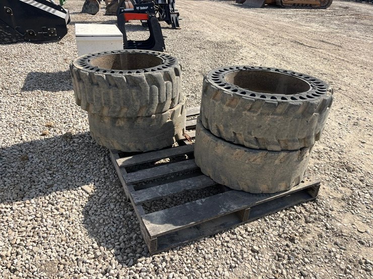 10-16.5-solid-skid-steer-tires-image-2
