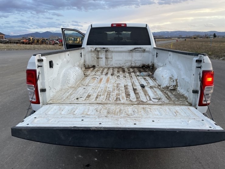 2022-dodge-3500-image-11