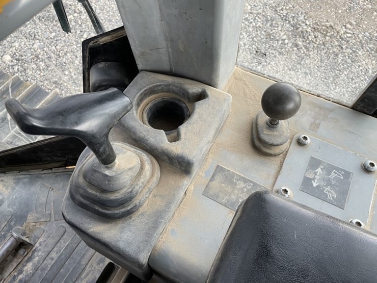 caterpillar-d3g-xl-image-30