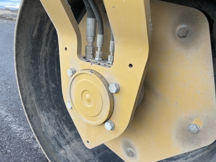 caterpillar-cb4.0-image-12