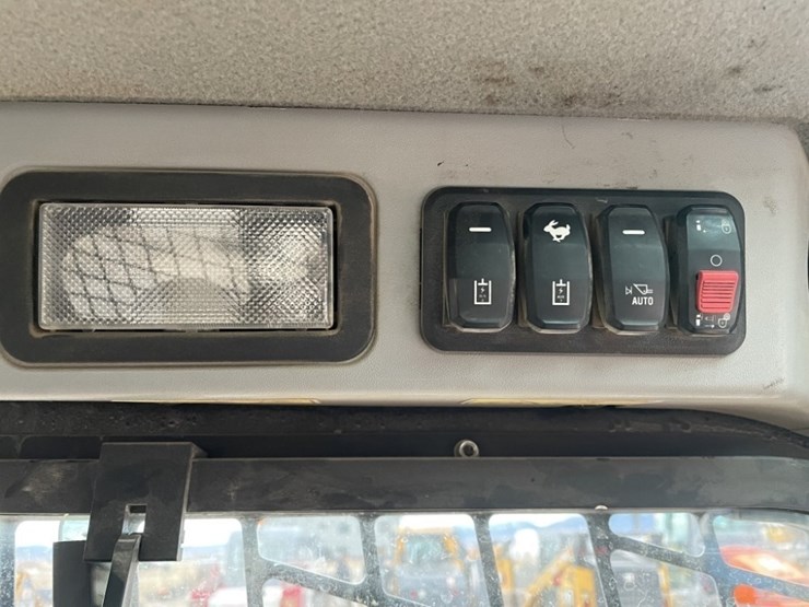 2020-caterpillar-262d3-image-27