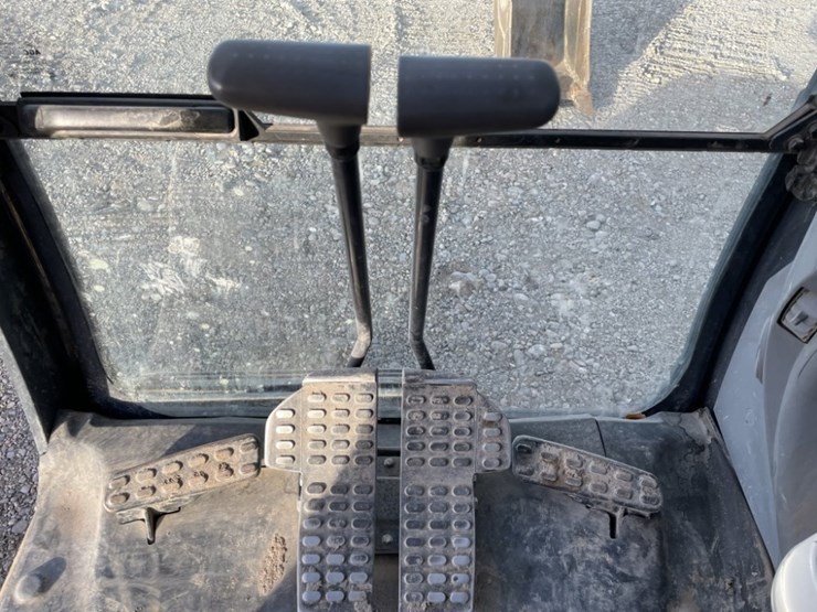 deere-245g-lc-image-42