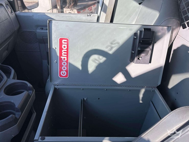 2012-ford-cargo-image-20