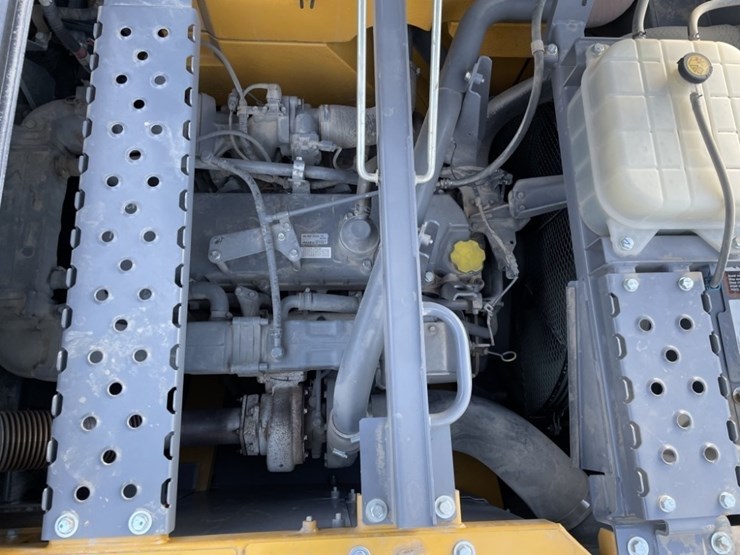 deere-345g-lc-image-36