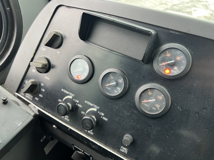 2008-new-flyer-40'-transit-bus-image-32