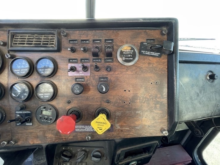 1998-peterbilt-379-image-33