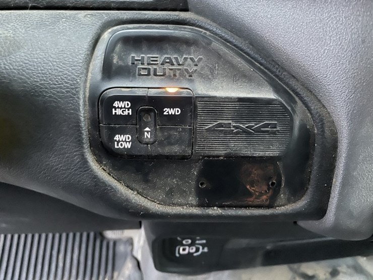 2022-dodge-3500-image-21